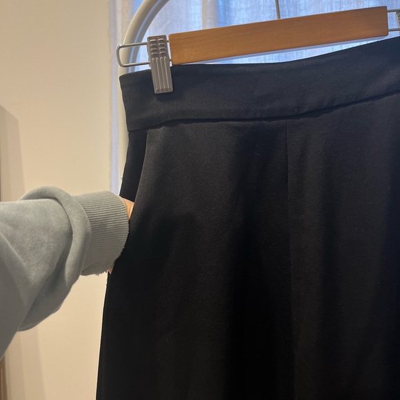 Aritzia Wilfred midi black skirt with pockets - Picture 2 of 4